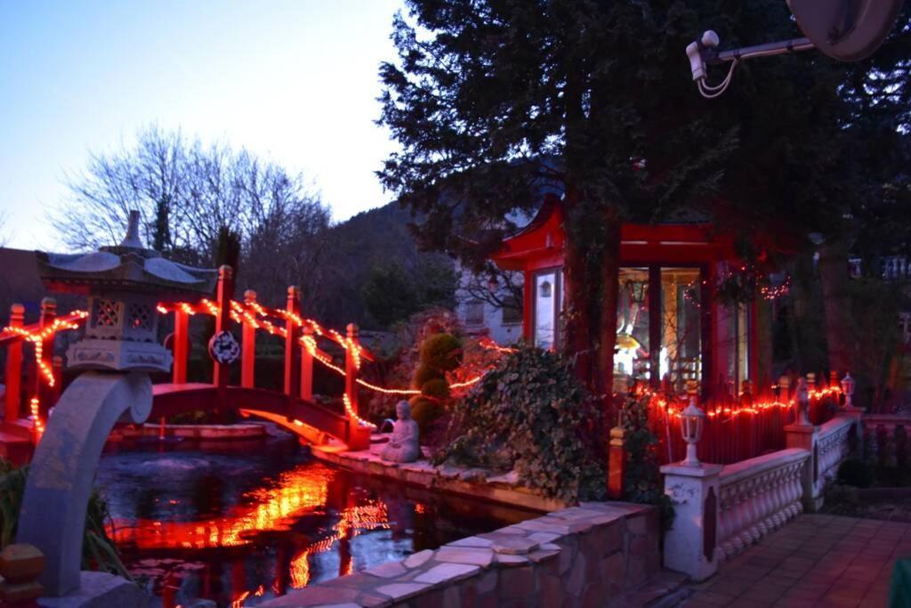 Gite Au Printemps Japonais, Petit Train De La Mure, Parc Des Ecrins Pierre-Chatel Exterior foto
