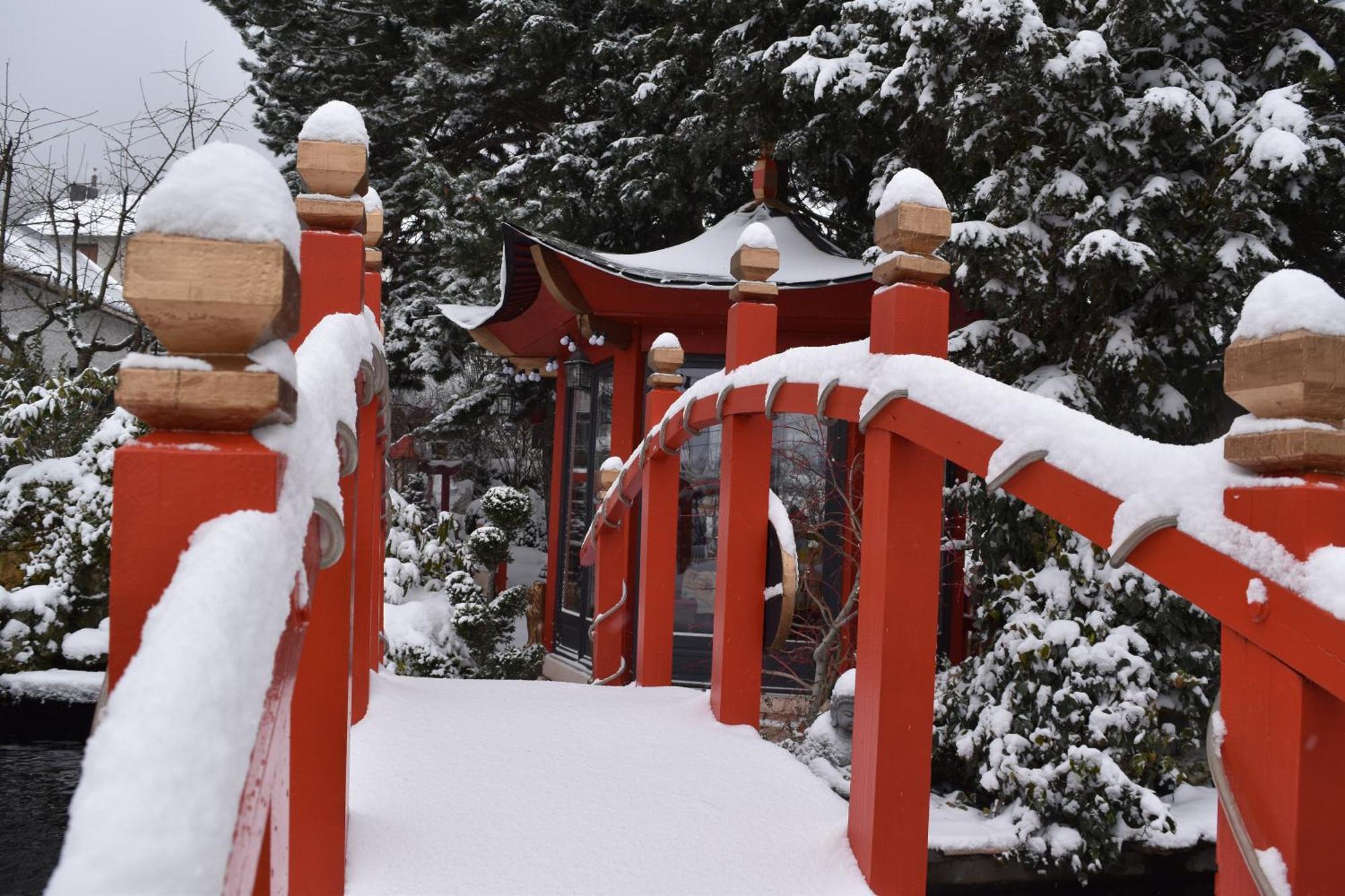 Gite Au Printemps Japonais, Petit Train De La Mure, Parc Des Ecrins Pierre-Chatel Exterior foto